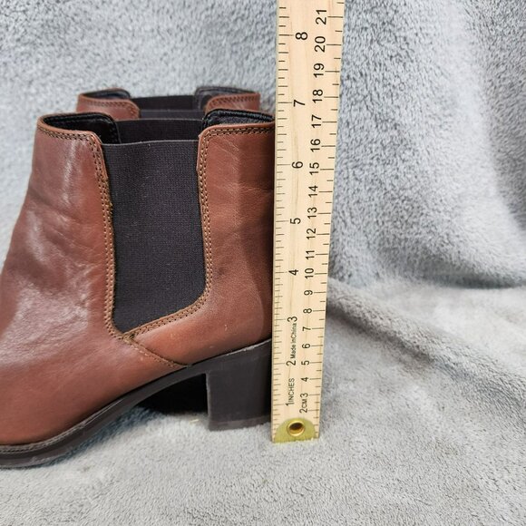 Clarks Shoes Womens Size 7.5 Brown Leather Chelsea Boots *Read* - Picture 2 of 13